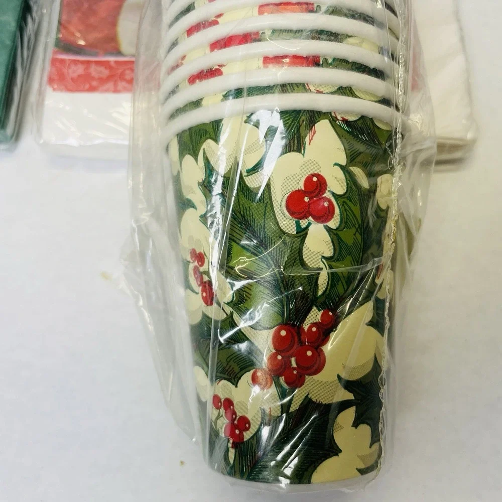 4 PKG of 8 count 9fl. oz Designware Christmas‎ Hot/Cold Cups New PLUS 40 Napkins